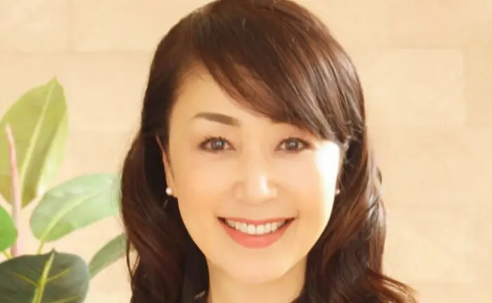 横浜在住のtv通販商品アドバイザー 大儀見 香さんは昭和40年生まれ 50s Online 50代オンライン